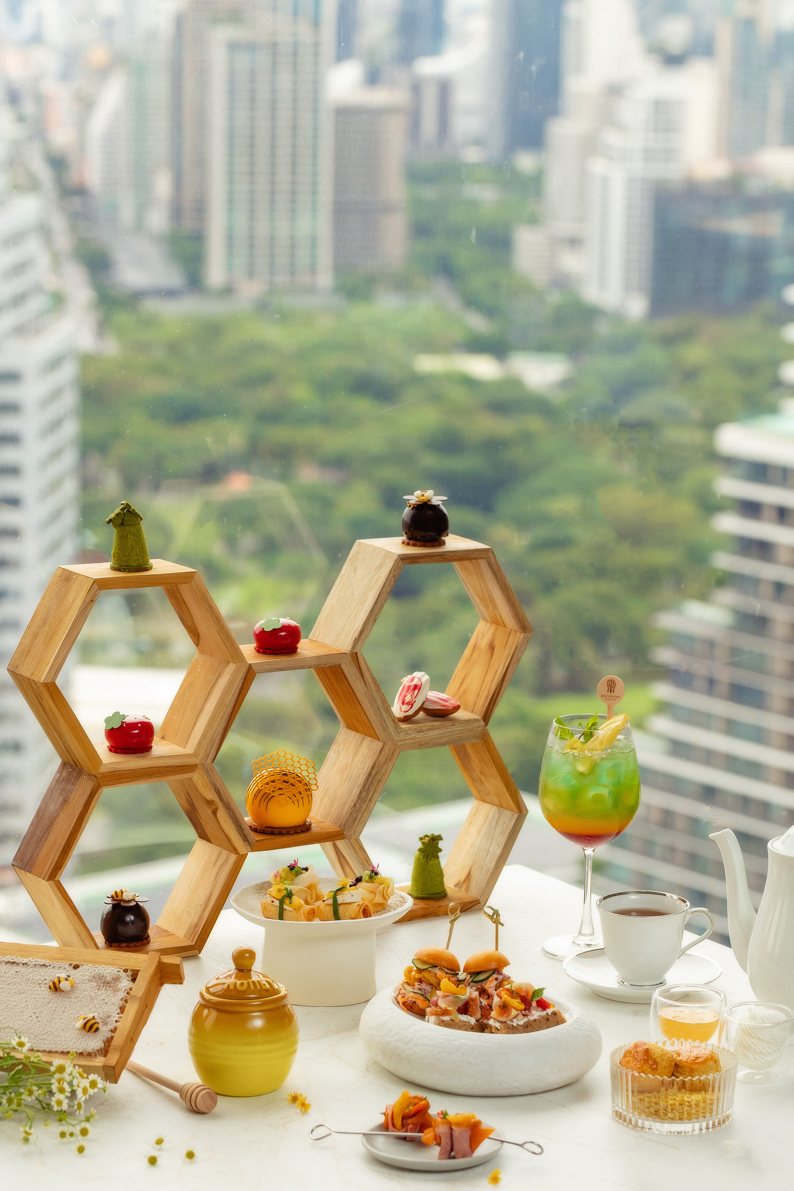 Banyan Tree Bangkok_Vertogo TOO_Afternoon Tea_Bloom & Buzz Banyan Tree Bangkok_Vertogo TOO_Afternoon Tea_Bloom & Buzz